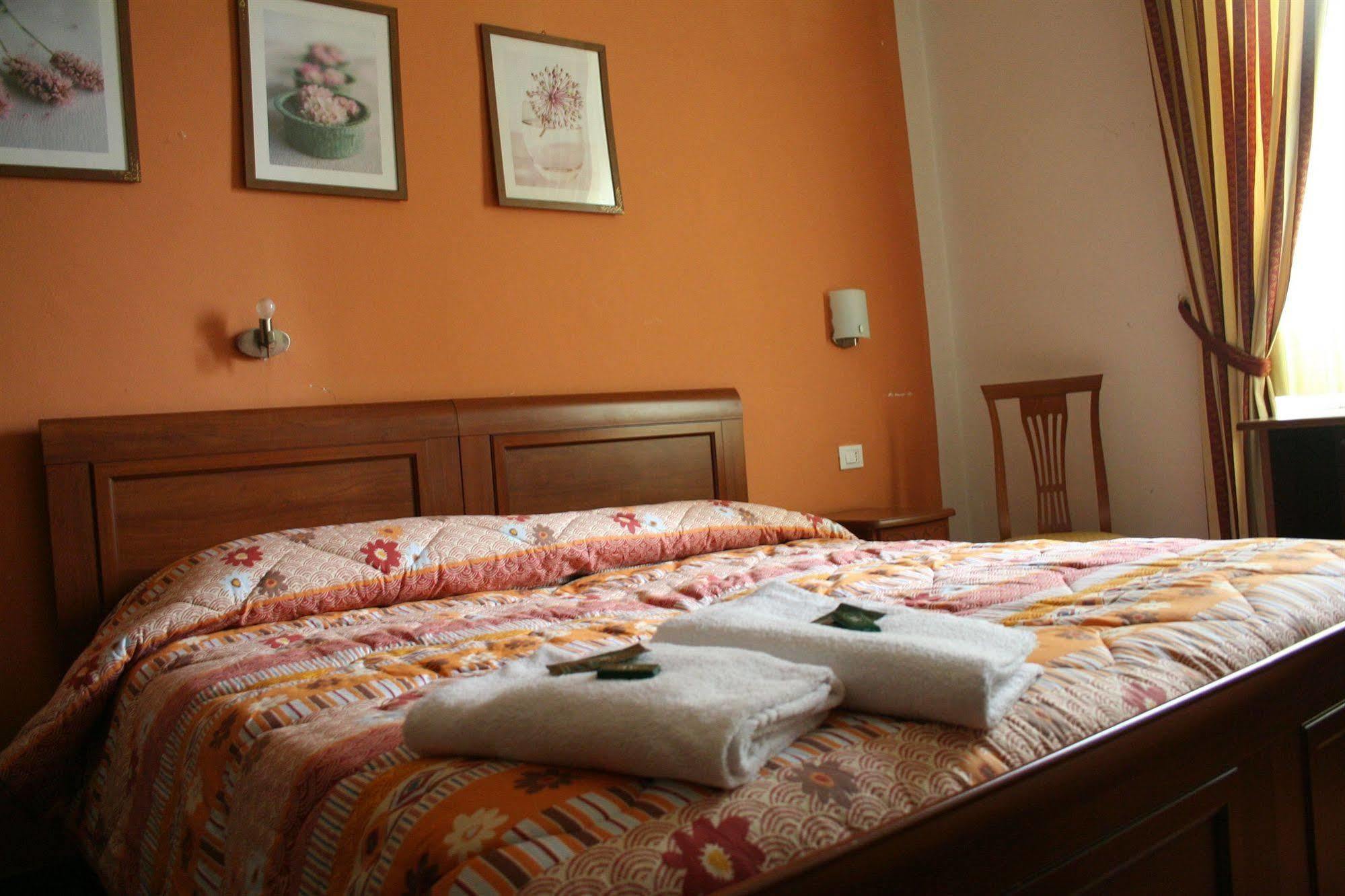 Hotel Edy มิลาน ภายนอก รูปภาพ